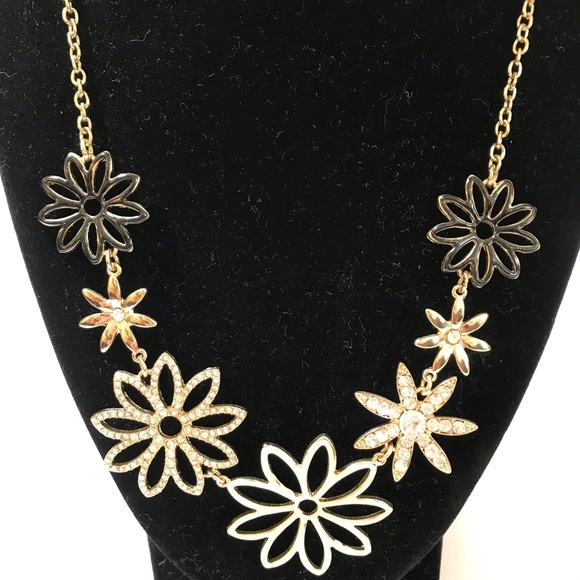 NWT Amrita Singh Gold Floral Statement Necklace - Picture 2 of 11